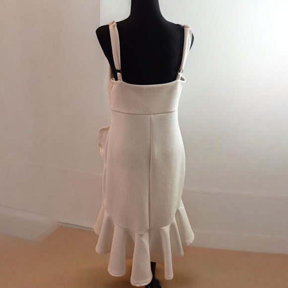 Lina Sleeveless Elegant White Ruffle Dress Size L - Picture 2 of 5
